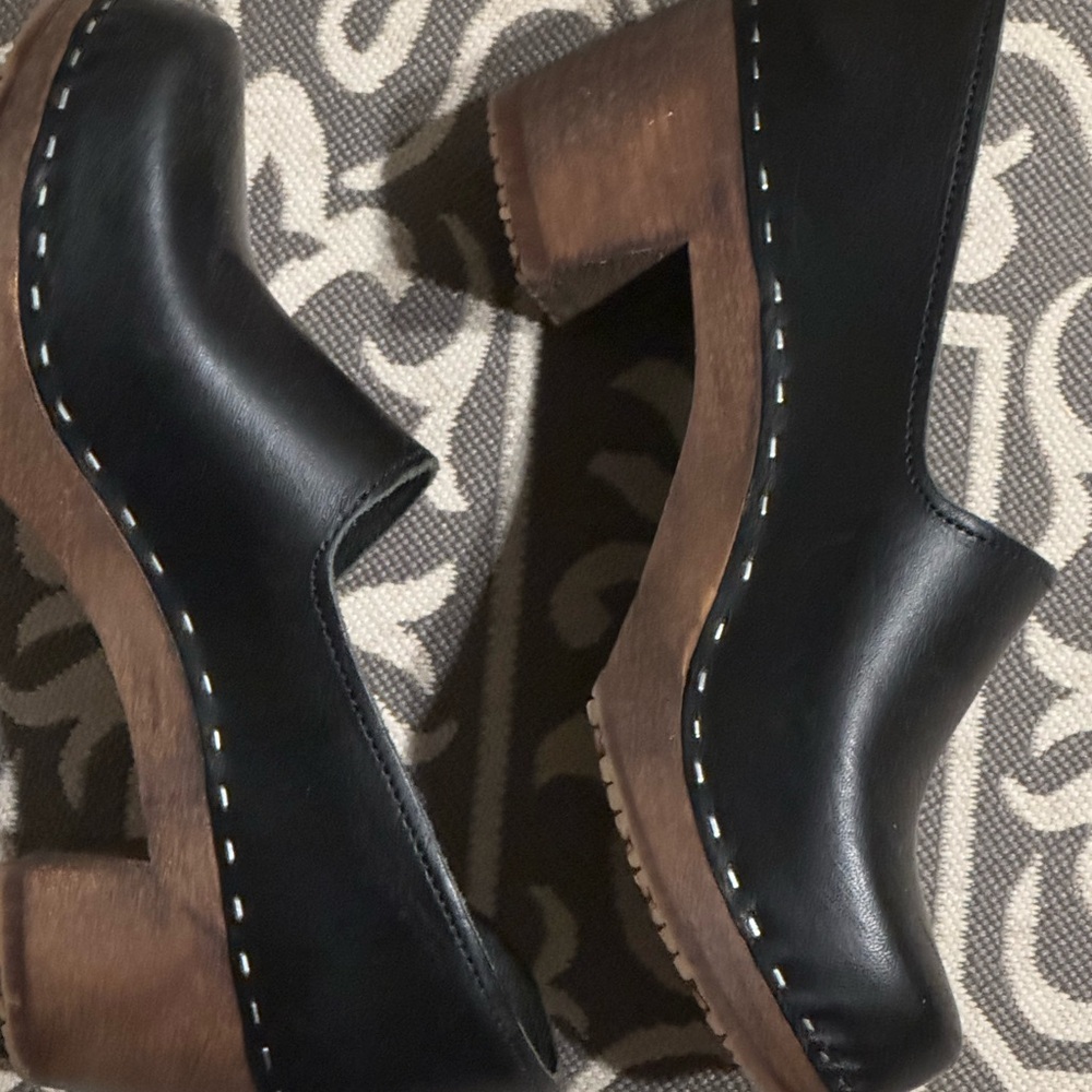 Stylish Black Leather Mules with Wooden Heel